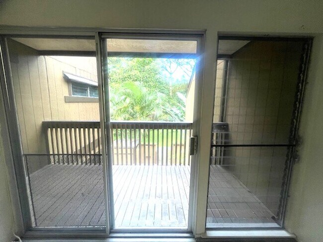 Building Photo - Beautiful 4 bed/ 2 bath/ 2 parking In Kaneohe