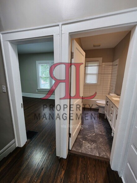 Building Photo - 644 S Champion Ave