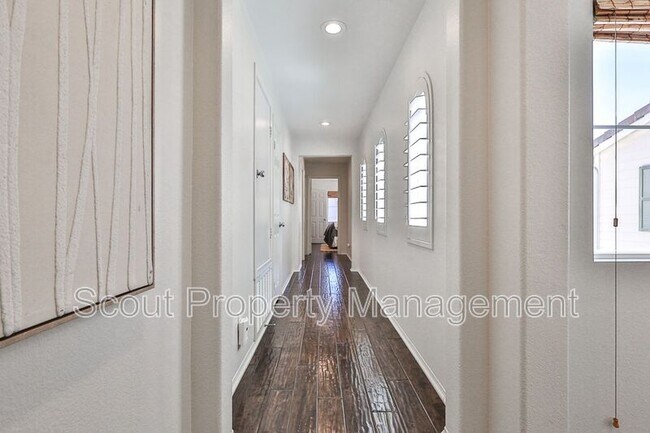 Building Photo - 28814 S Lake Dr