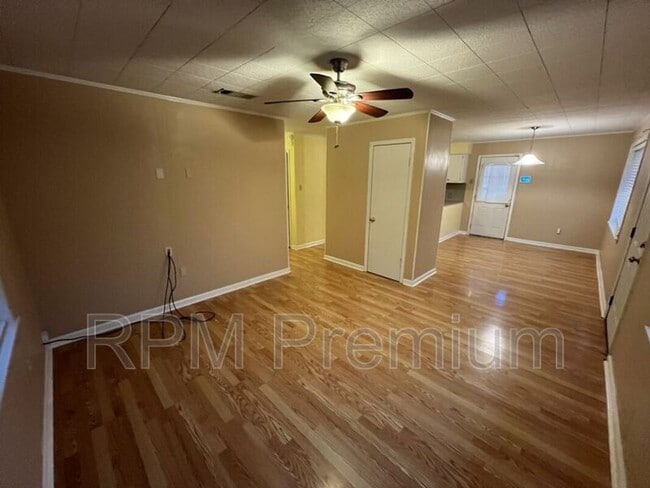 Building Photo - 4143 Nelson St