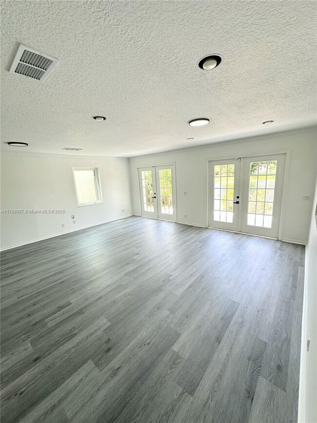 Building Photo - 1845 Vista Way