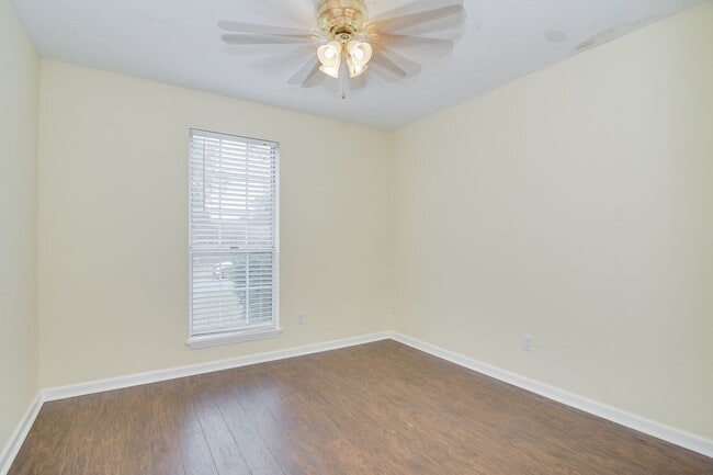 Building Photo - Ranch In Columbia County