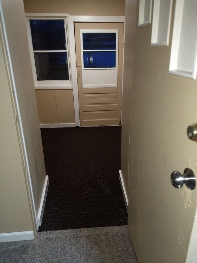 Building Photo - Pet Negotiable Four Bedroom Home