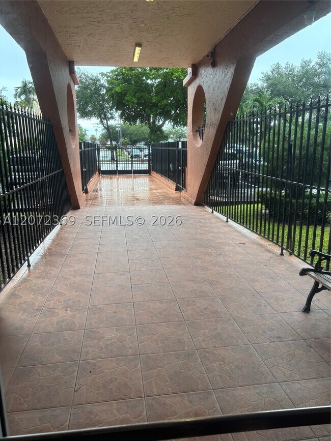 Building Photo - 4675 W 18th Ct