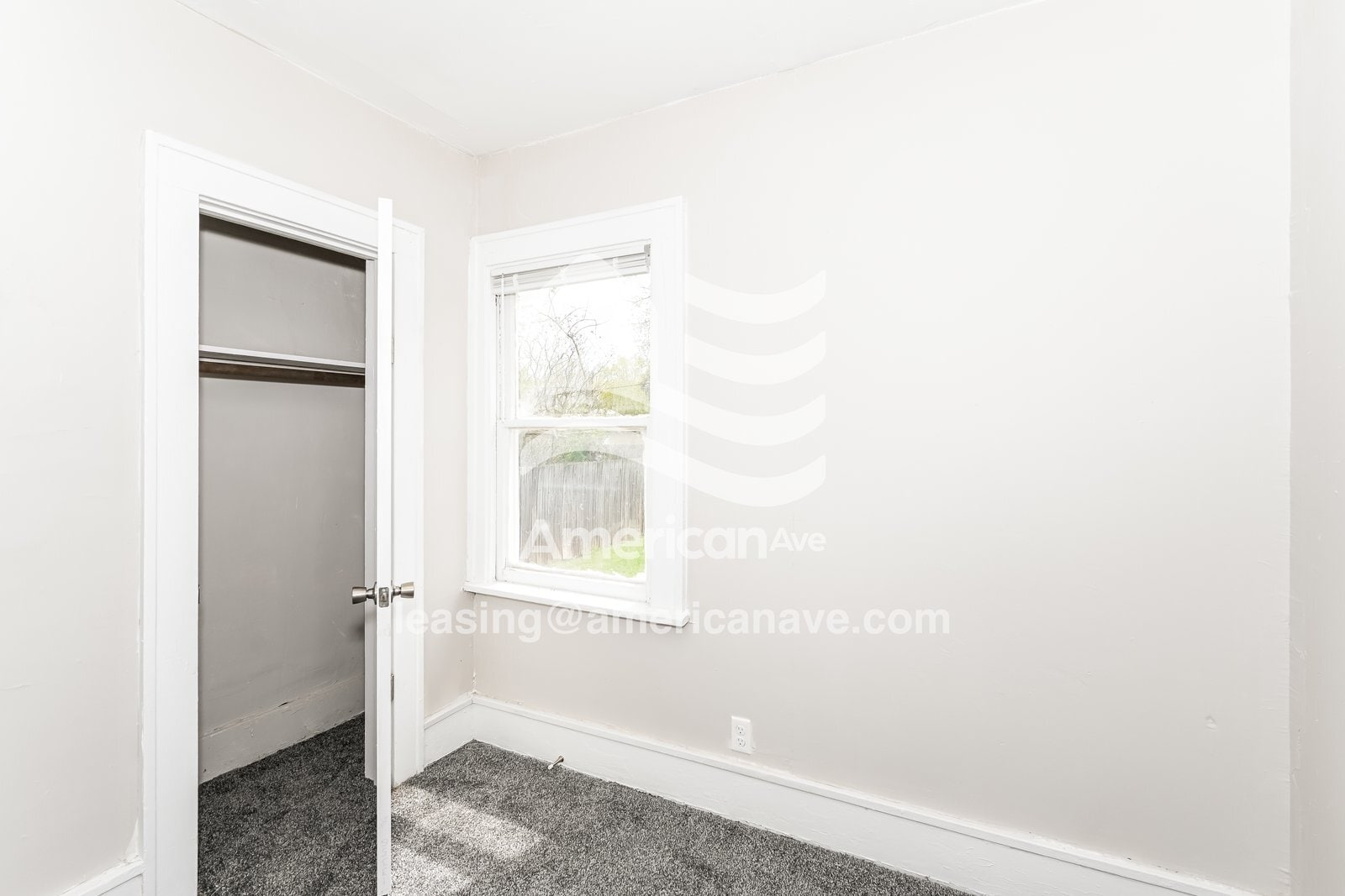 Building Photo - 2114 W Callender Ave