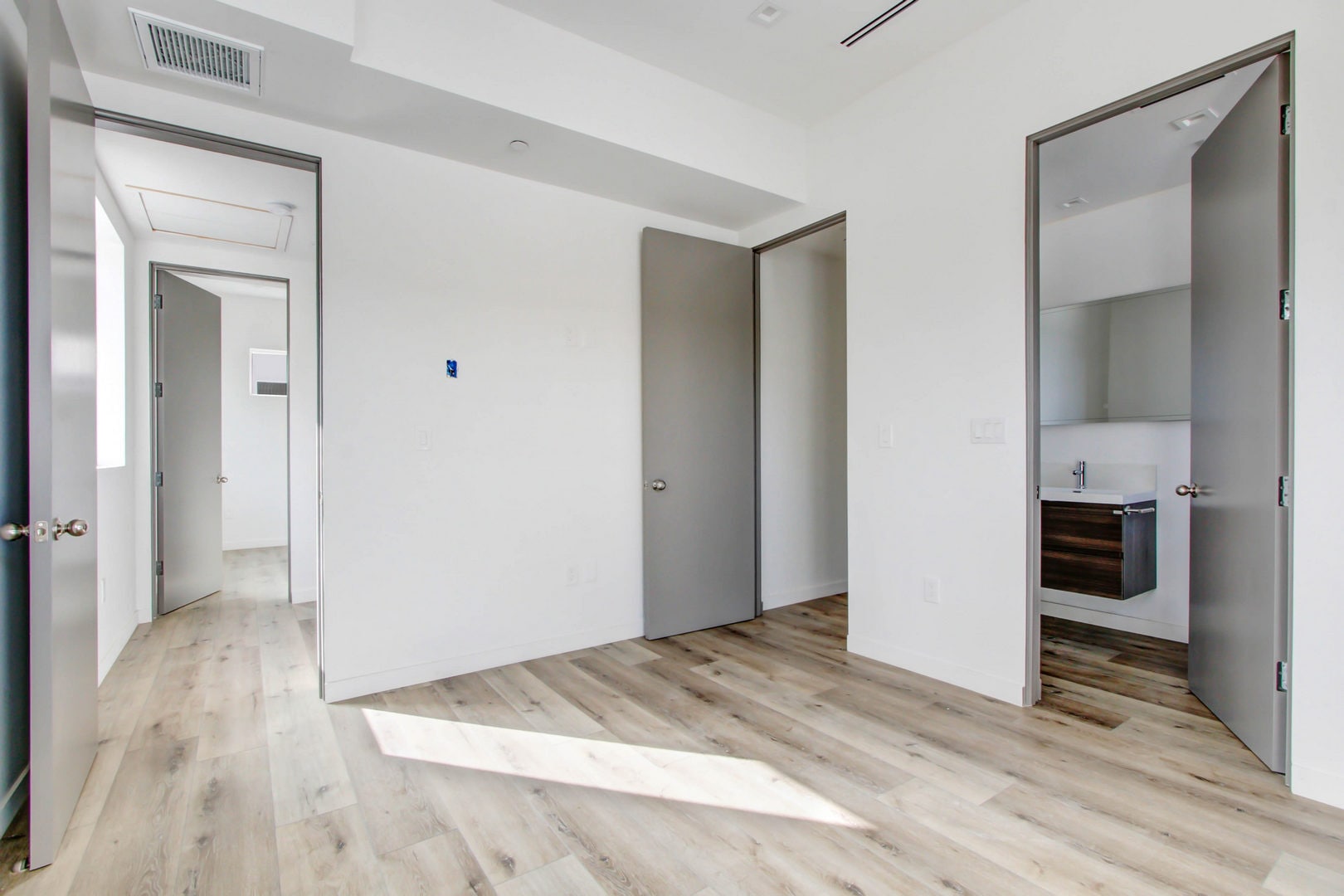 Building Photo - 5407 Huntington Dr N