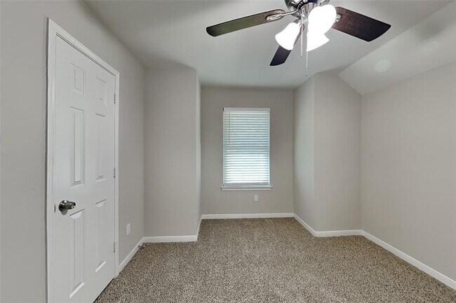 Building Photo - 20403 Timber Trail Way