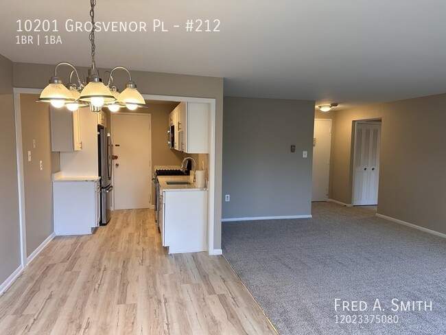 Building Photo - 10201 Grosvenor Pl