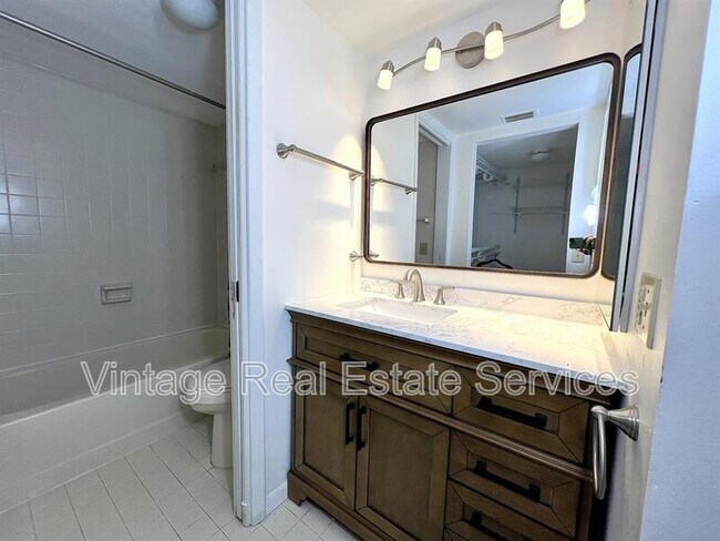 Building Photo - 6291 Bahia Del Mar Cir