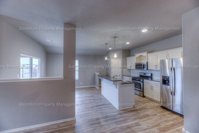 Building Photo - FOR LEASE | Jenks | $1900 Rent + $1900 Dep...