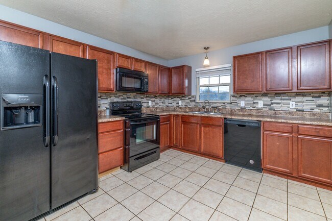 Building Photo - 2013 Paris Rd