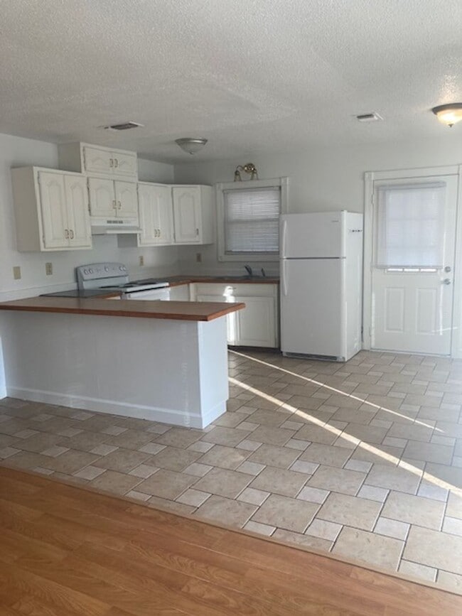 Building Photo - Gulfport 3 Bedroom