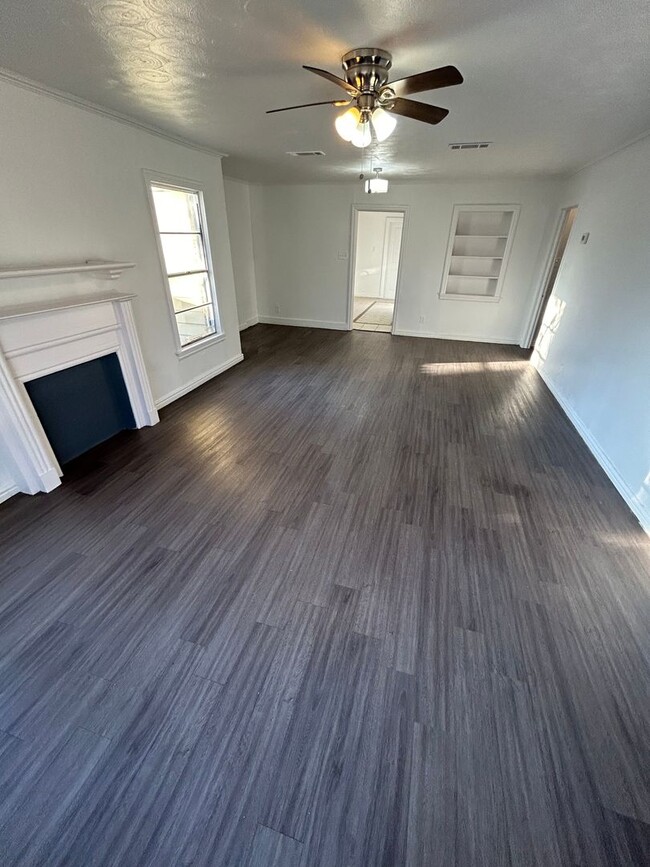 Building Photo - Upgrade your living arrangements