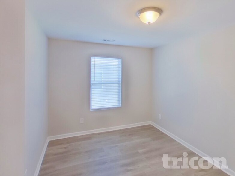 Building Photo - 323 Disley Way