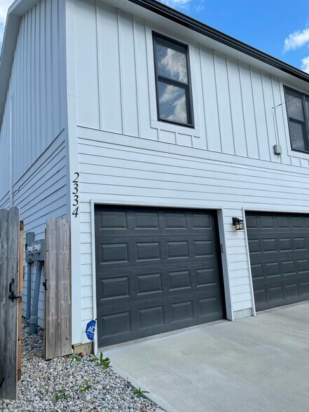 Primary Photo - 2334 N Delaware St