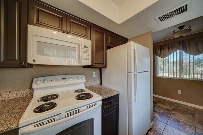 Building Photo - 3301 W Loma Ln