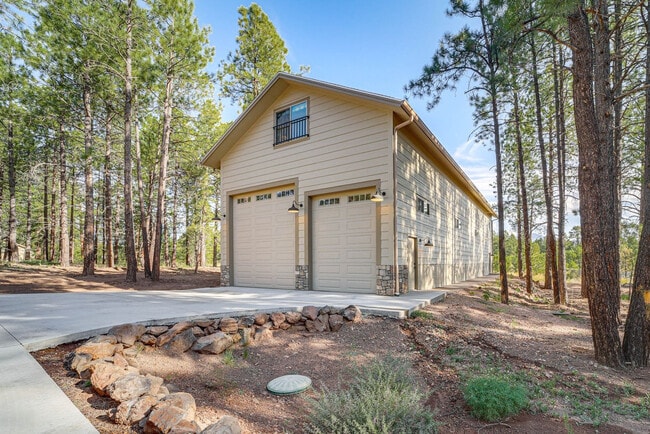 Building Photo - 3561 W Kiltie Loop