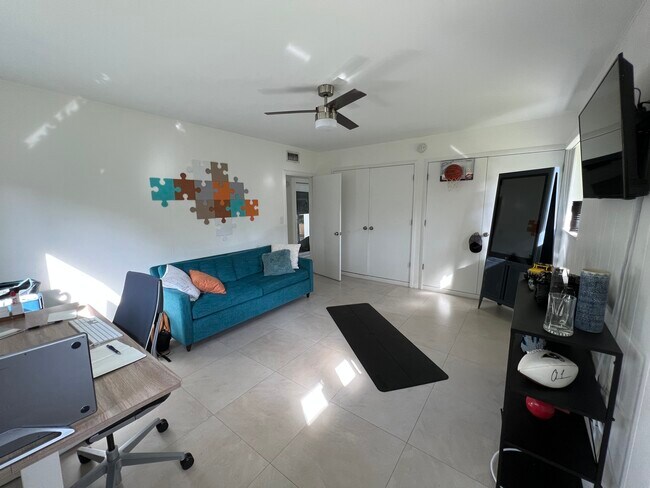 Building Photo - 9840 SW 69th Ave