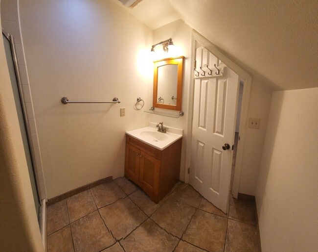 Building Photo - Charming Cottage off of Grand Avenue/Mill ...
