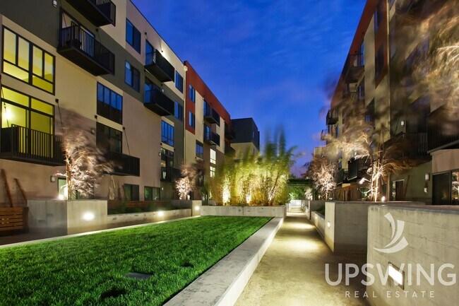 Building Photo - Huge 1 Bedroom Flat with Storage Locker and Original Brick Walls at Plant 51