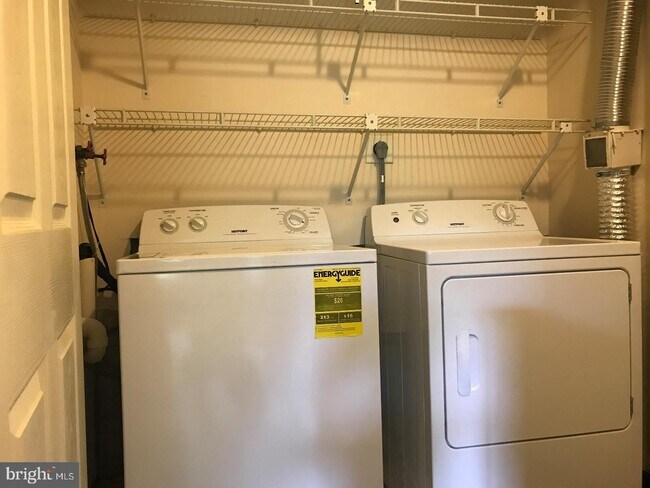 Building Photo - 201 Village Walk