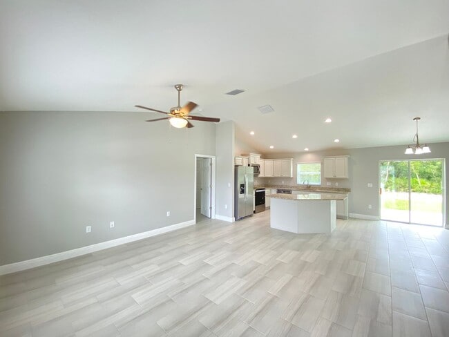 Building Photo - Desirable SW Ocala Neighborhood 4/2/2 *WON'T LAST*