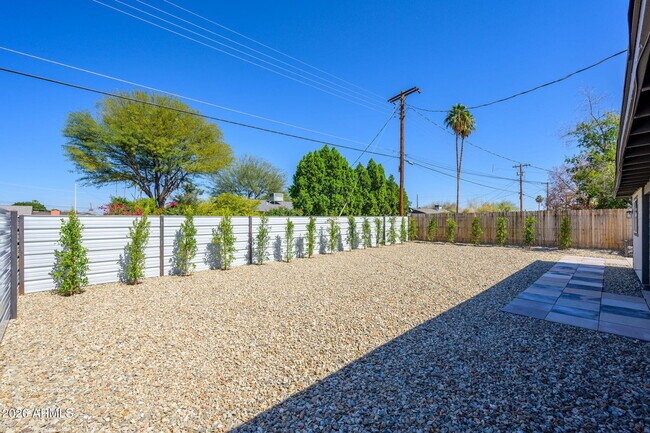 Building Photo - 8702 E Monte Vista Rd