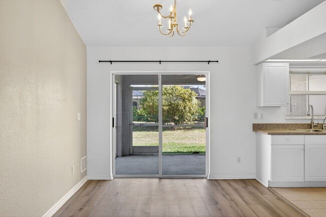 Building Photo - Cozy 3 Bed 2 Bath Home Available Immediately