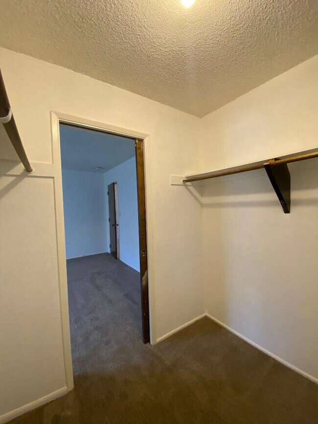 Building Photo - 5348 El Molino Ave