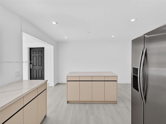 Building Photo - 2048 SW 37th Ave