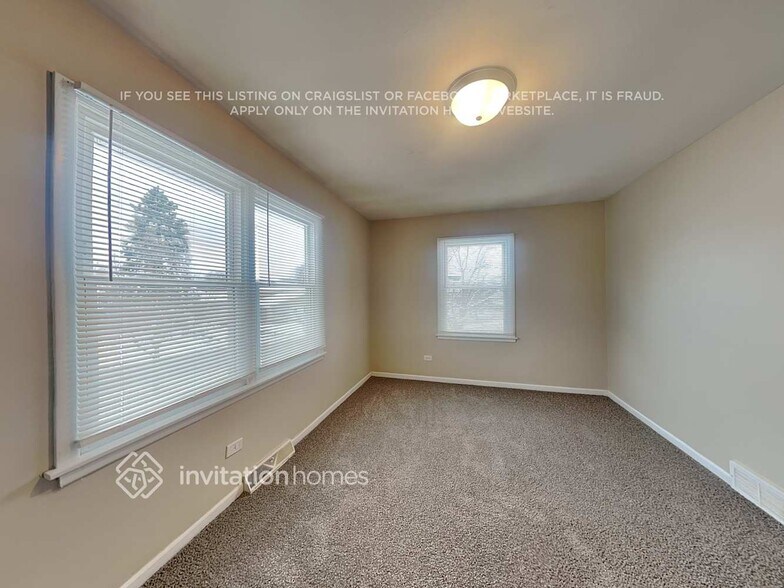 Building Photo - 240 Hale St