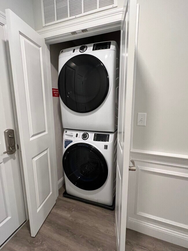 Building Photo - 320 Middlesex Ave