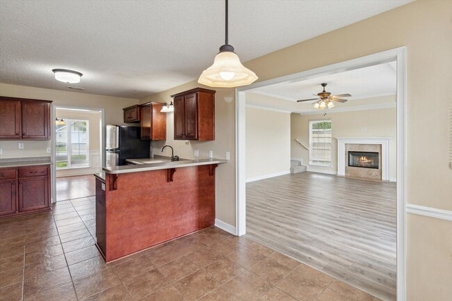 Building Photo - AVAILABLE JUNE [PETS PERMITTED]