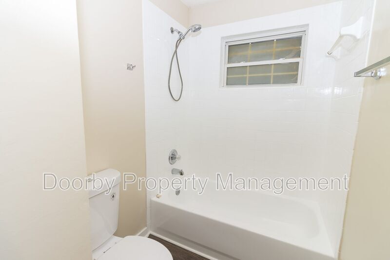 Building Photo - 2425 Ashmore Ave