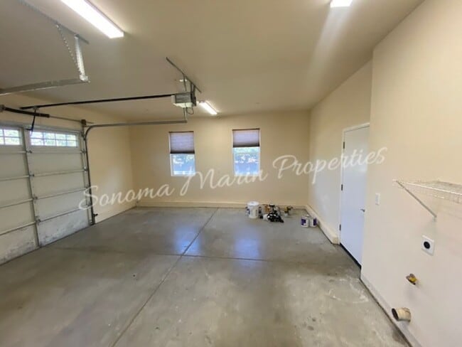 Building Photo - ~ Country Home ~ 2 Bedrooms & 2 Full Bathrooms with Attached Garage ~ Gated Community