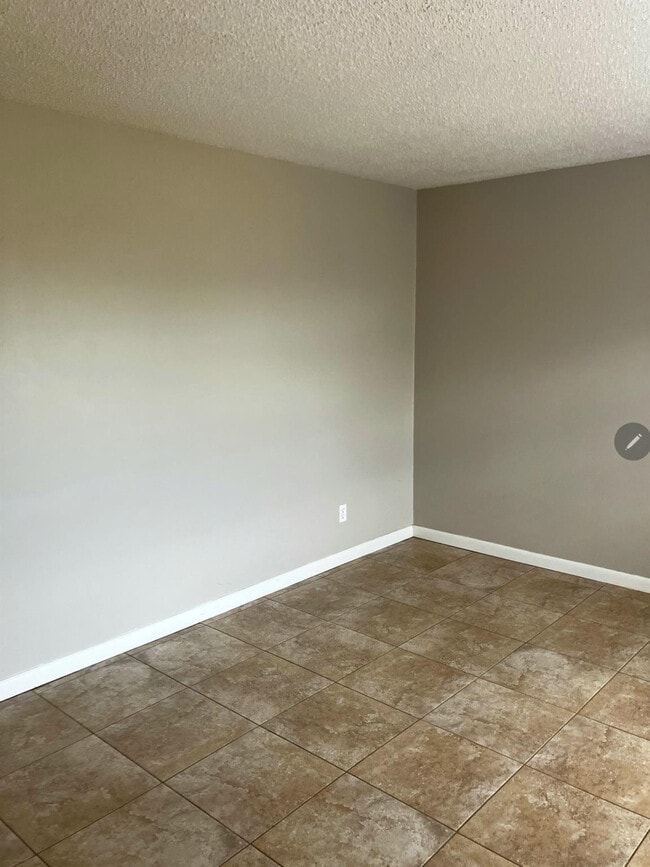 Building Photo - 5282 SE 43rd Trce