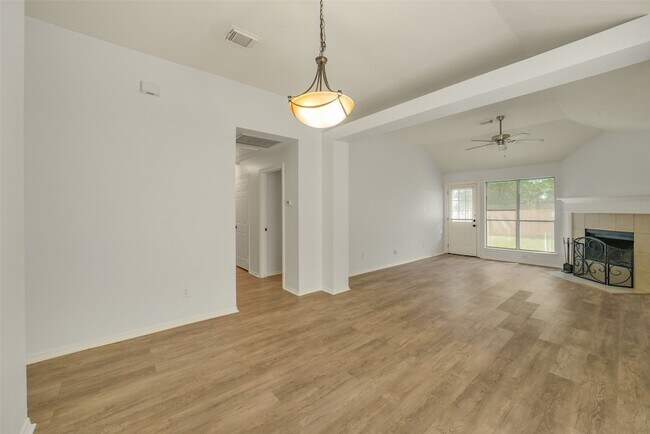 Building Photo - 21007 Terrace View Dr