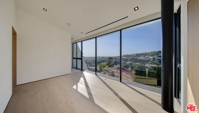 Building Photo - 8765 Hollywood Blvd