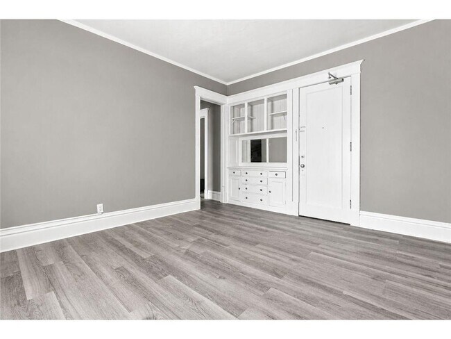 Building Photo - 2401 Harriet Ave