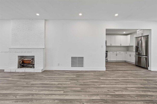Building Photo - 2517 Polk St