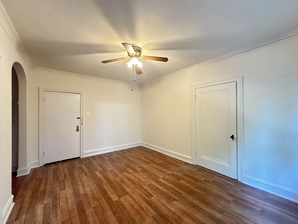 Building Photo - 2536 N Sawyer Ave