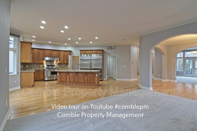 Building Photo - 4112 NE 27th Pl