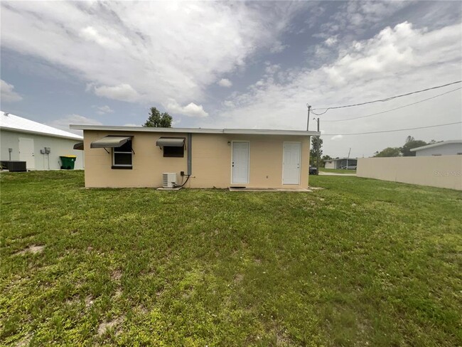 Building Photo - 3445 Lucerne Terrace
