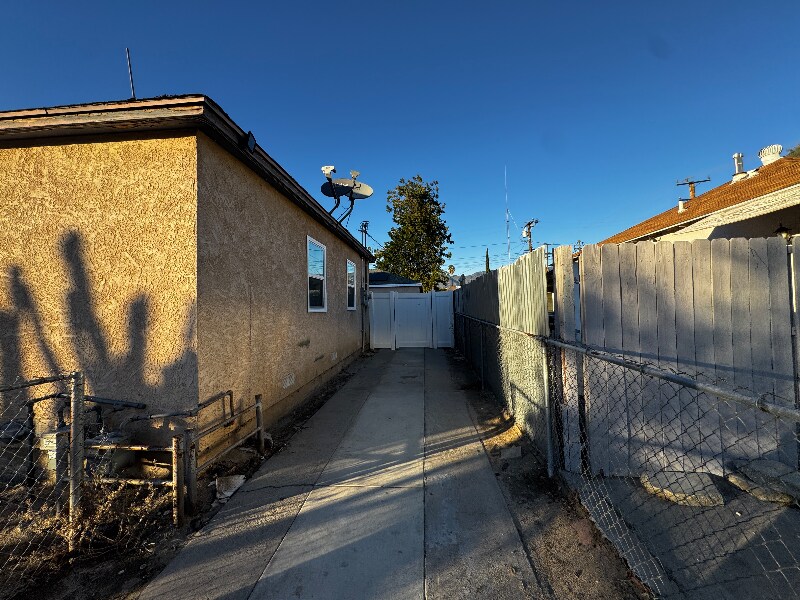 Building Photo - 1118 Magnolia Ave W