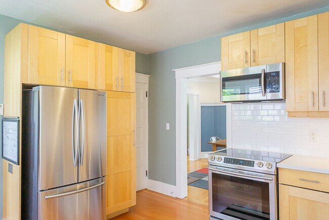 Building Photo - 4bd/2.5ba Seattle Home