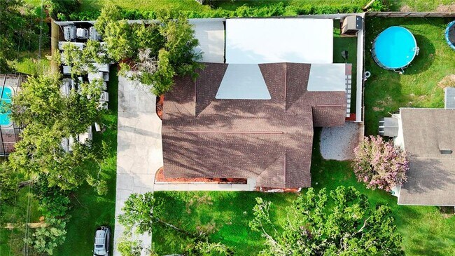 Building Photo - 1504 Hallam Dr