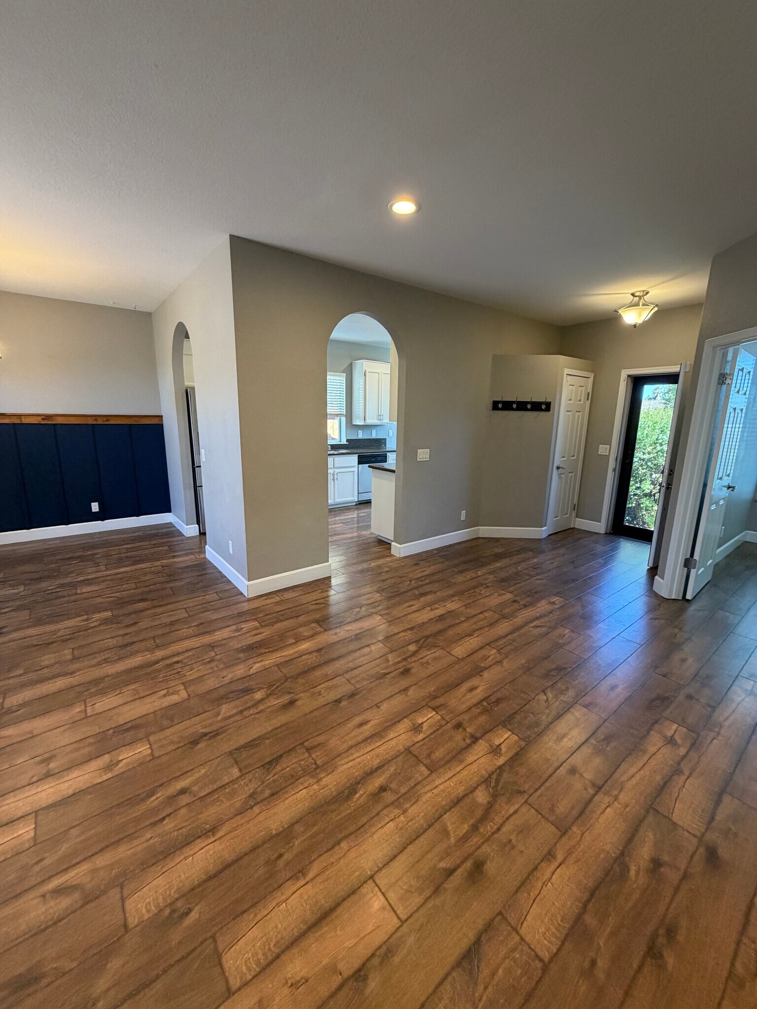 Building Photo - 1605 Paseo Flores Dr