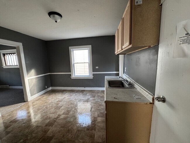 Building Photo - 2816 E 125th St