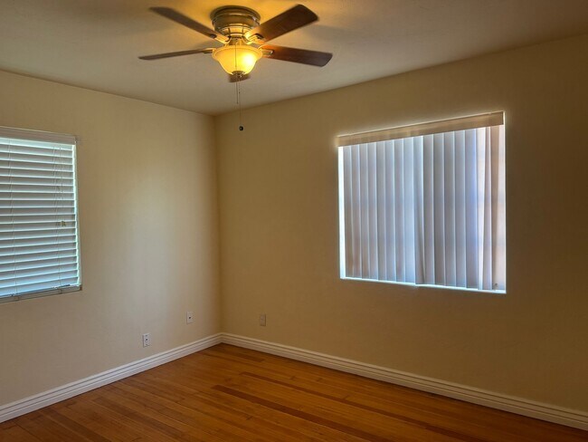 Building Photo - 902 S Fremont Ave