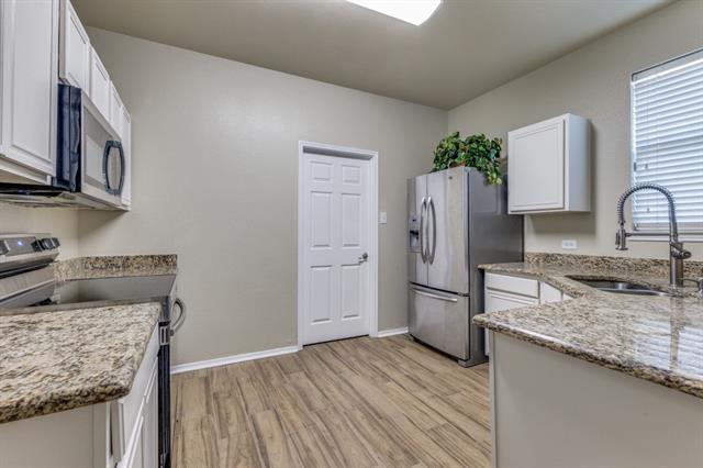 Building Photo - 12169 Thicket Bend Dr